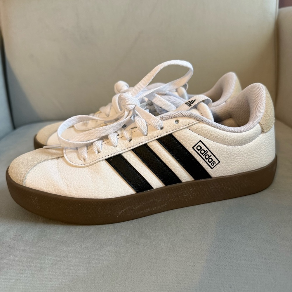 adidas White and Black Low-Top Sneakers with Gum Sole - VL court 3.0